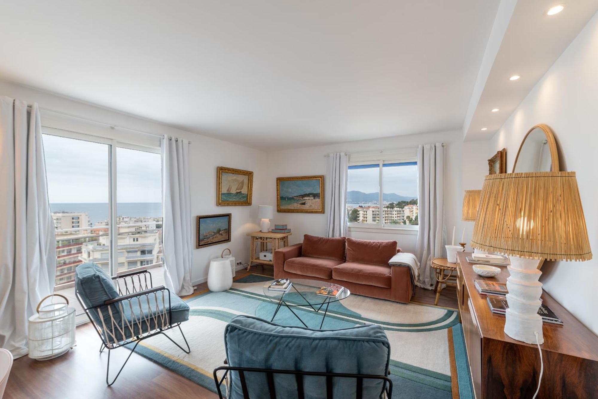Geoffrey By Terrys Homes * Cannes